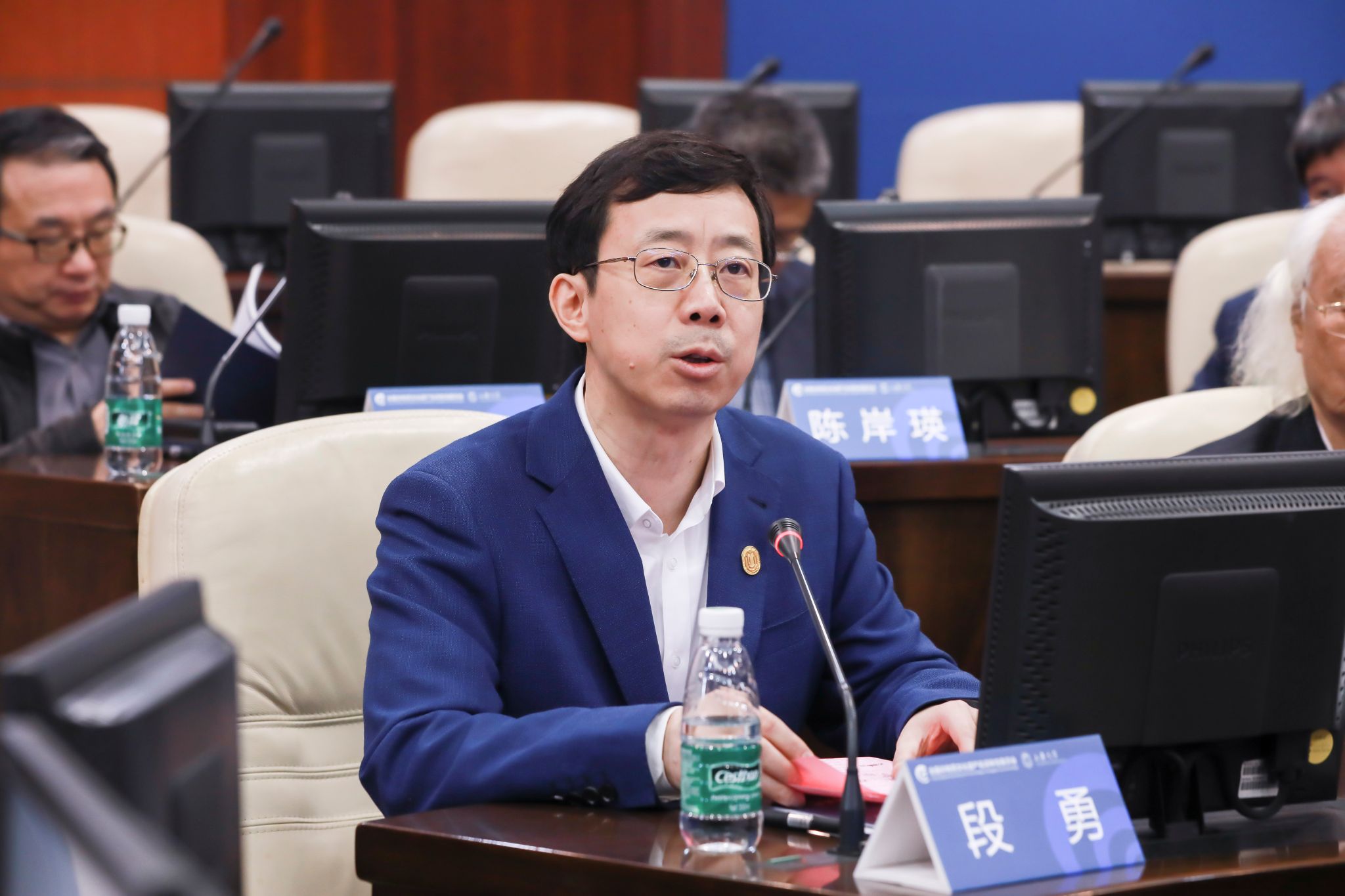 beat365英国官网网站党委副书记、全国非遗名词委主任段勇先生主持会议.jpg beat365英国官网网站党委副书记、全国非遗名词委主任段勇先生主持会议.jpg